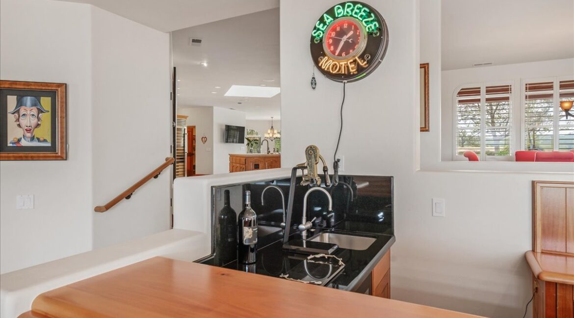 051-Wet Bar to Kitchen