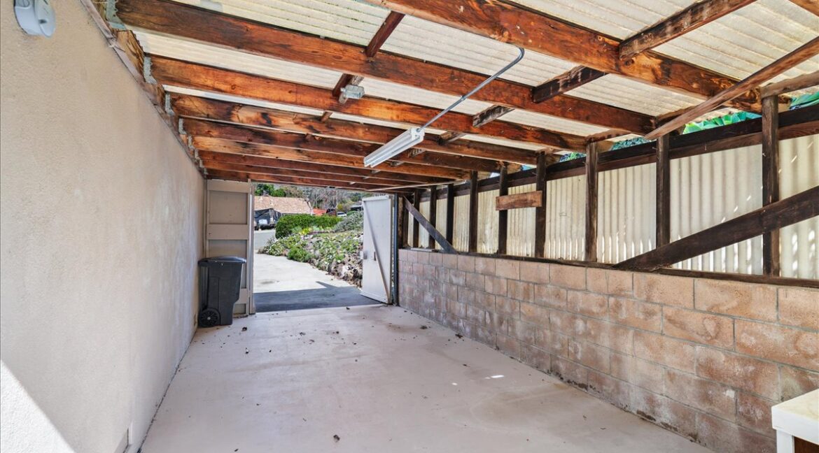 32-Carport